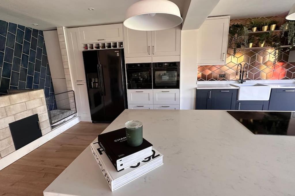 Formby, Spacious True Bungalow Steps From Beach מראה חיצוני תמונה