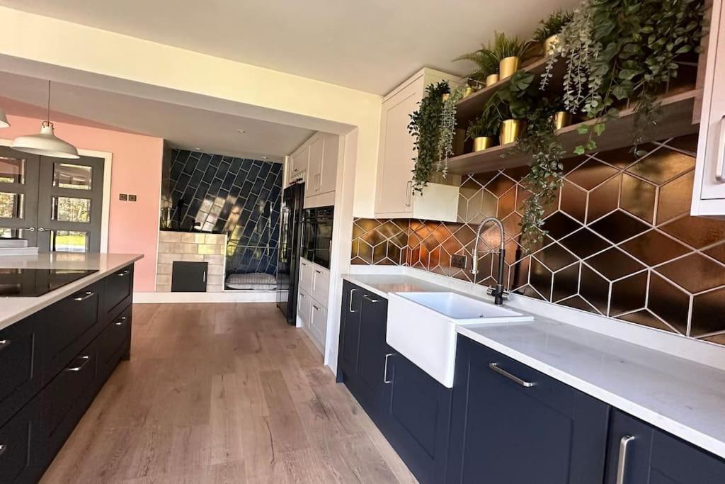 Formby, Spacious True Bungalow Steps From Beach מראה חיצוני תמונה