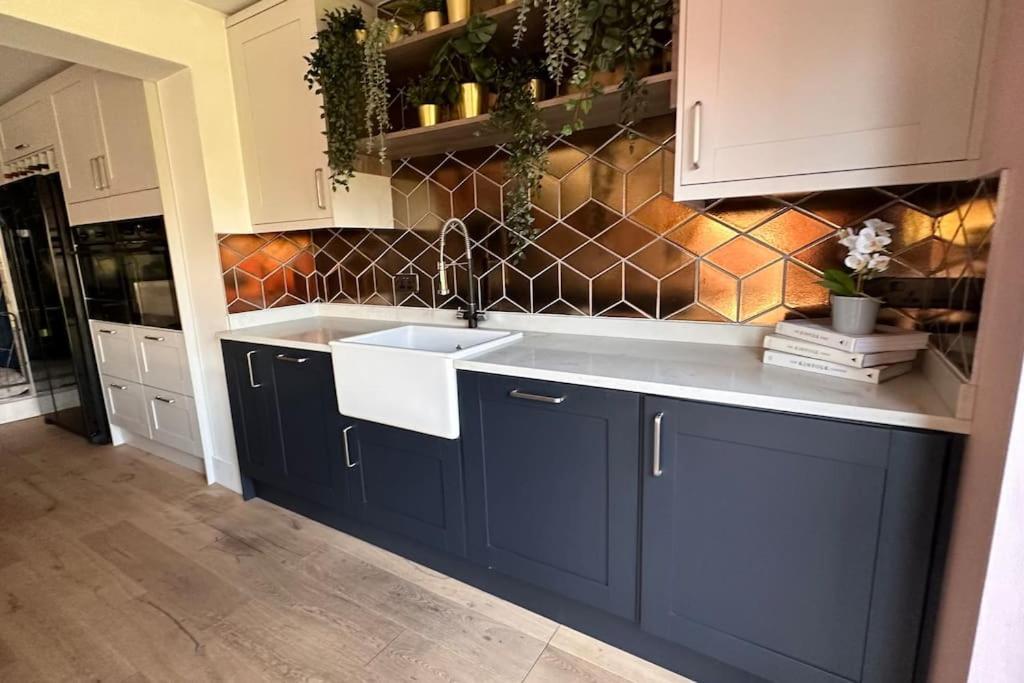 Formby, Spacious True Bungalow Steps From Beach מראה חיצוני תמונה
